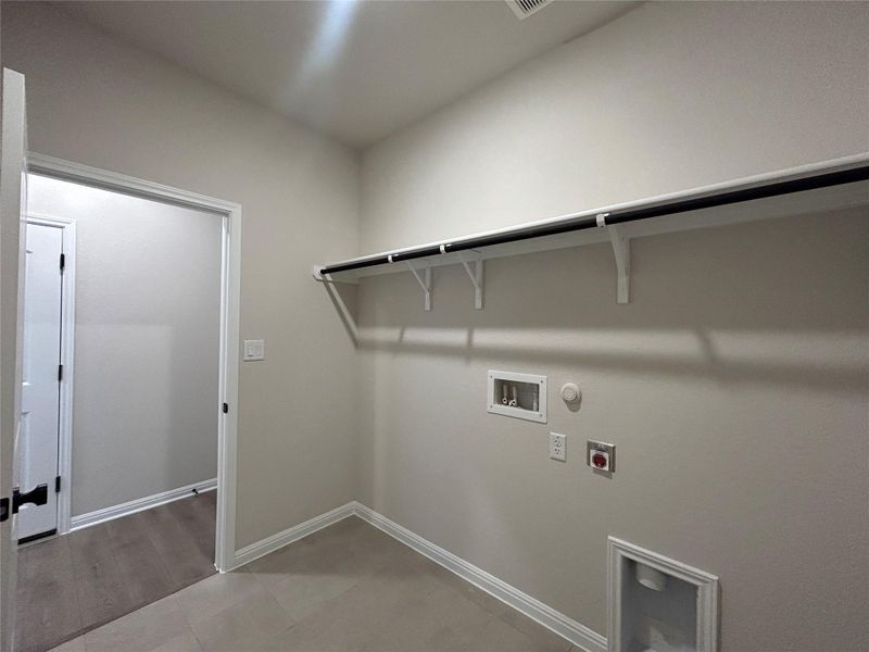 Spacious, unfurnished interior of a new home in Willow Springs, Buda (Image 26). Spacious, unfurnished interior of a new home in Willow Springs, Buda (Image 26).