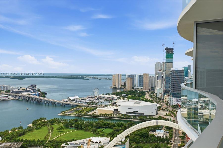 Condo located in Miami, FL showcasing its design and architecture (Image 27).