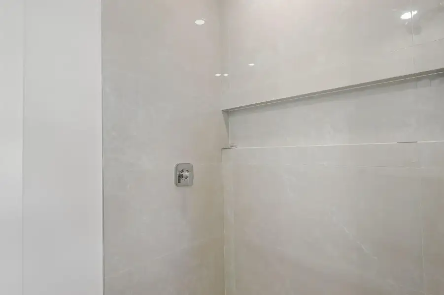 4606 Hibiscus - MLS - 024