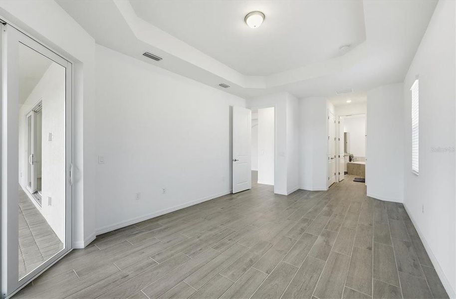 Spacious, unfurnished interior of a new home in Heritage Landing, Punta Gorda (Image 47).