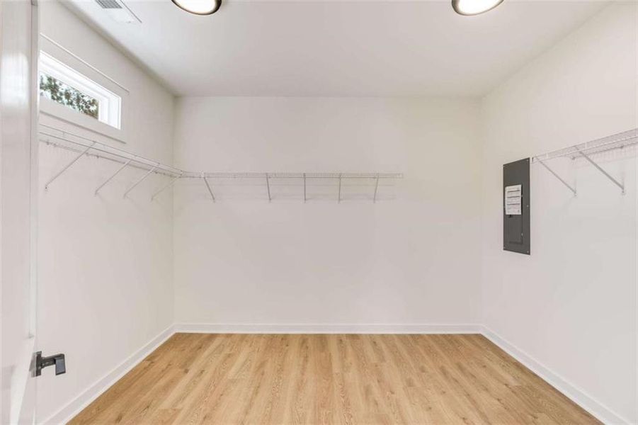 Spacious, unfurnished interior of a new home in , Waco (Image 9).