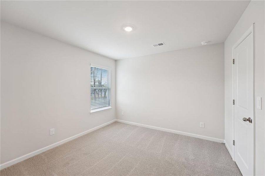 Spacious, unfurnished interior of a new home in Westmont Preserve, Powder Springs (Image 27).