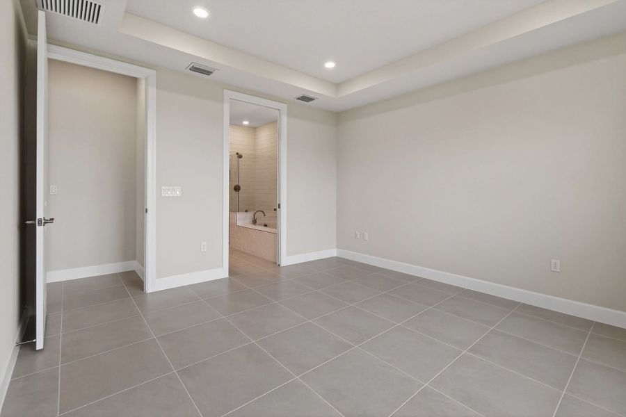Spacious, unfurnished interior of a new home in Del Webb Tradition, Port St. Lucie (Image 62).