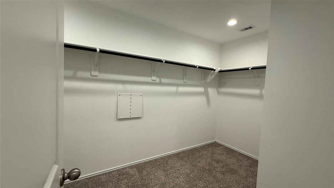 Spacious, unfurnished interior of a new home in , Conroe (Image 18).