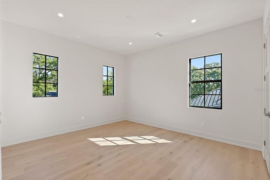 Spacious, unfurnished interior of a new home in , St. Petersburg (Image 29). Spacious, unfurnished interior of a new home in , St. Petersburg (Image 29).