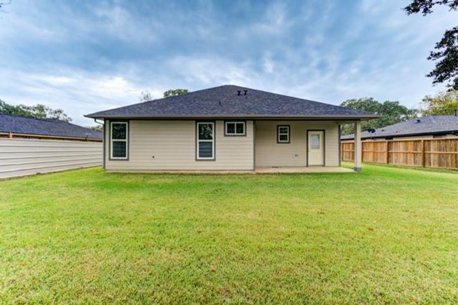 Exterior details and patio area of a home in , League City (Image 25). Exterior details and patio area of a home in , League City (Image 25).