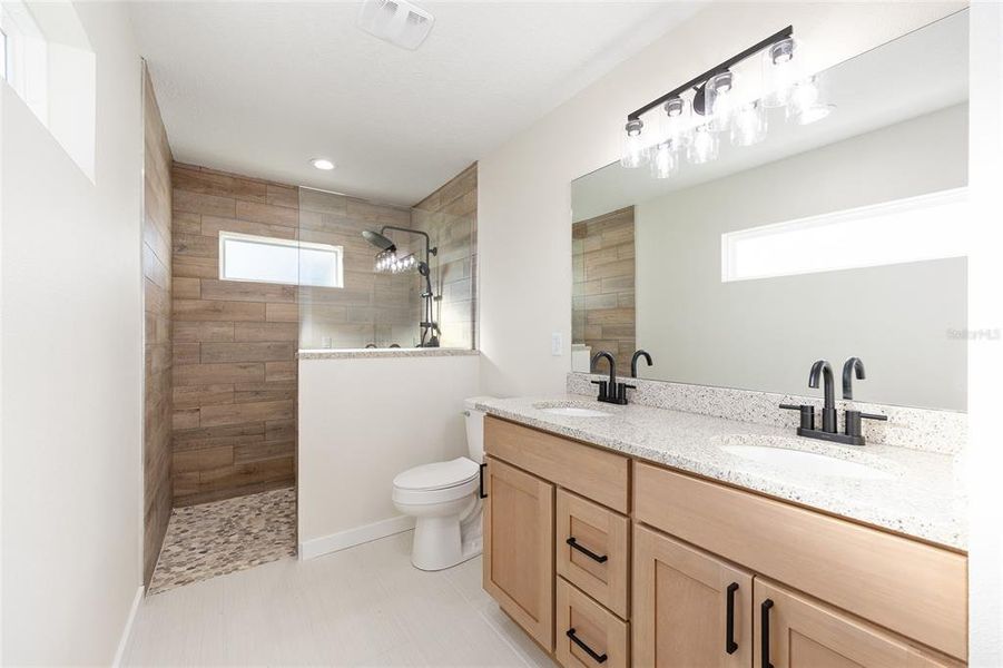 Furnished interior view inside a new home in , Dunnellon (Image 13).