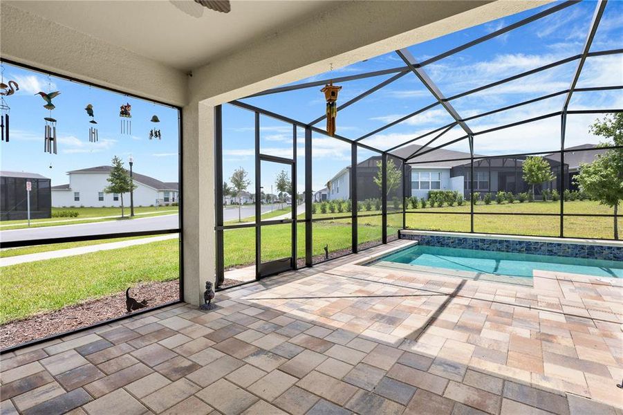 Exterior details and patio area of a home in , Winter Garden (Image 23).
