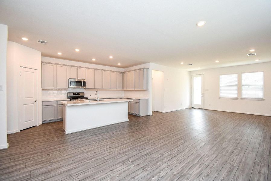 LOVE THIS LARGE OPEN SPACE FOR ENTERTAINING