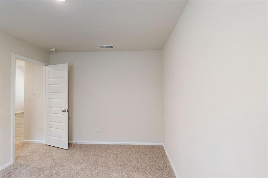 Spacious, unfurnished interior of a new home in Meadow Park, Denton (Image 26).