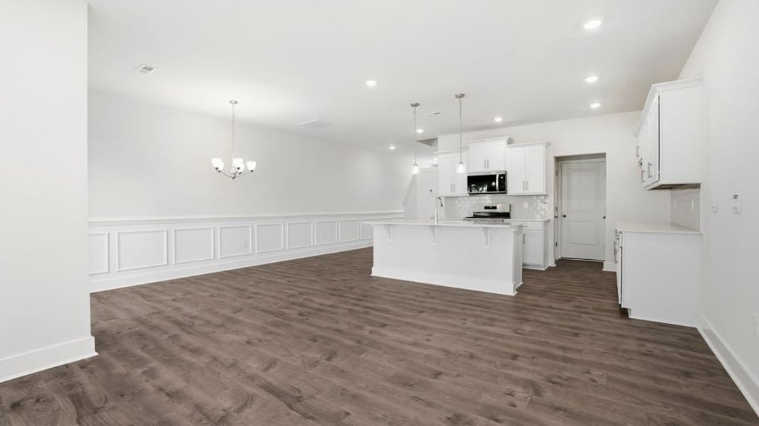 Spacious, unfurnished interior of a new home in Ken's Crossing, Moore (Image 17).