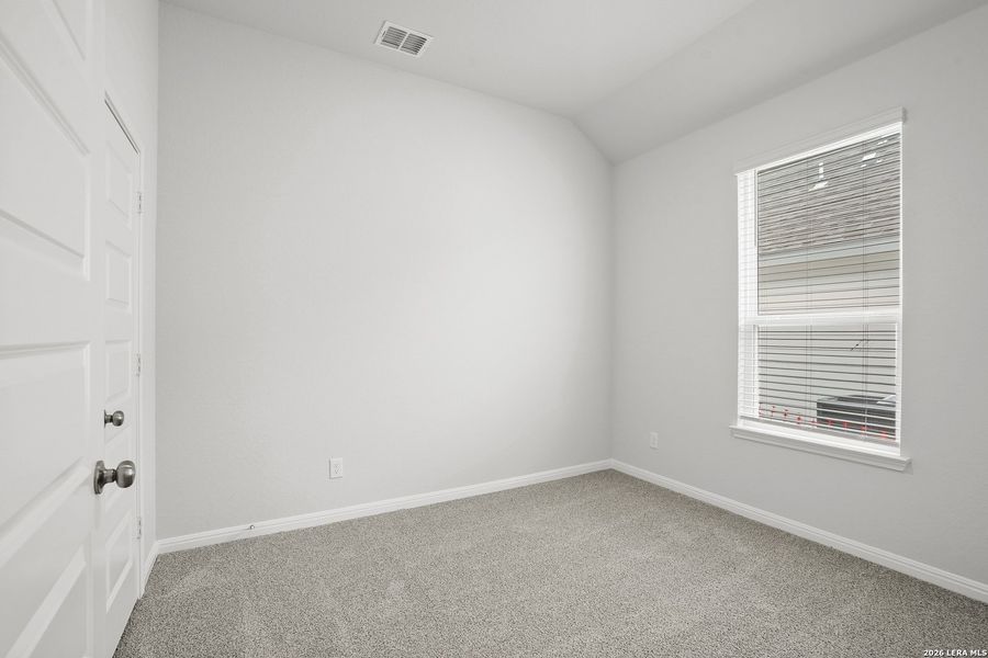 Spacious, unfurnished interior of a new home in Cinco Lakes, San Antonio (Image 18).