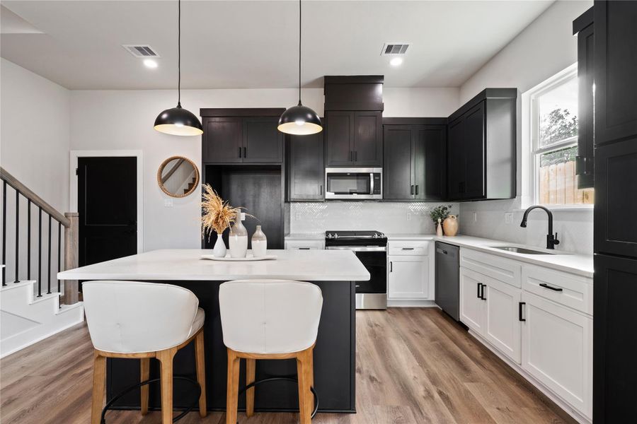 This kitchen delivers a bold, modern style with abundant storage and a layout that maximizes both beauty and efficiency. The open design and bright finishes create a space that feels fresh, upscale, and ready for everyday life.
