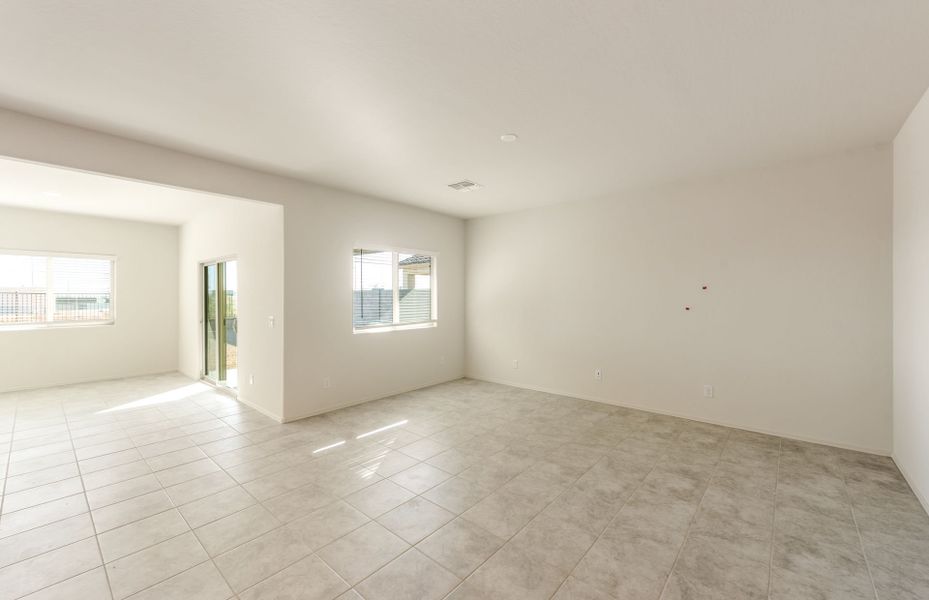Spacious, unfurnished interior of a new home in Copper Falls, Buckeye (Image 12).