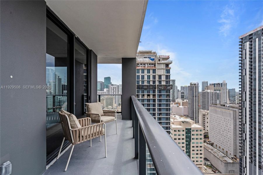 Condo located in Miami, FL showcasing its design and architecture (Image 4). Condo located in Miami, FL showcasing its design and architecture (Image 4).