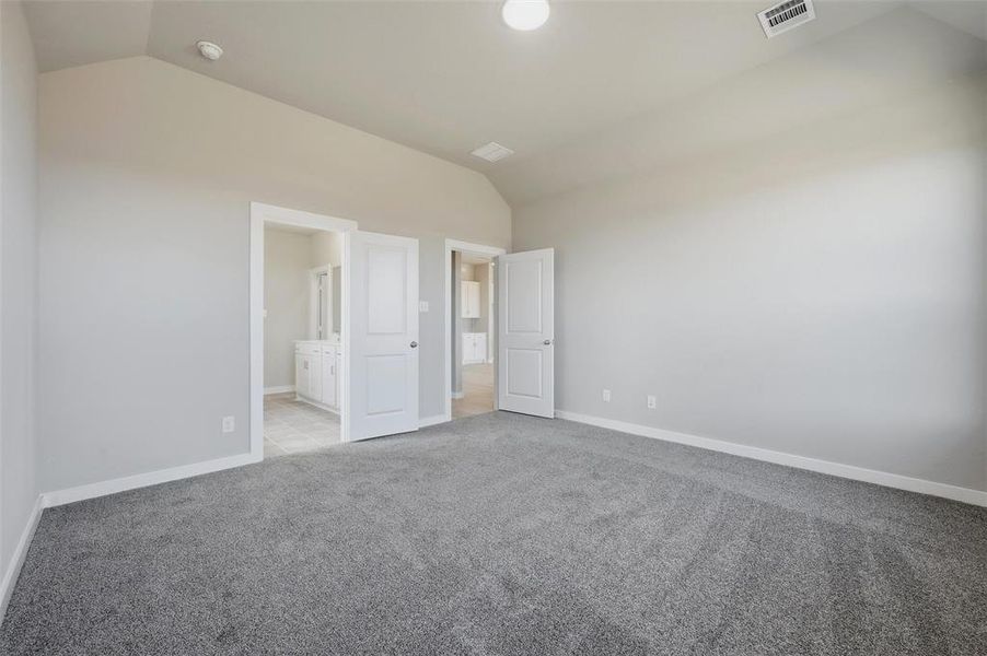 Spacious, unfurnished interior of a new home in The Preserve, Sherman (Image 25).