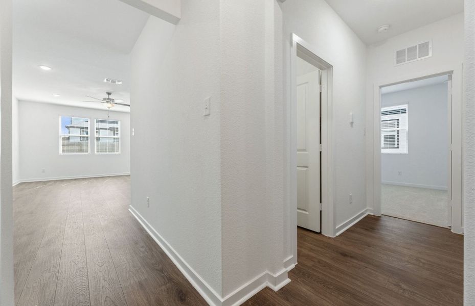 Spacious, unfurnished interior of a new home in Sonterra, Jarrell (Image 36).