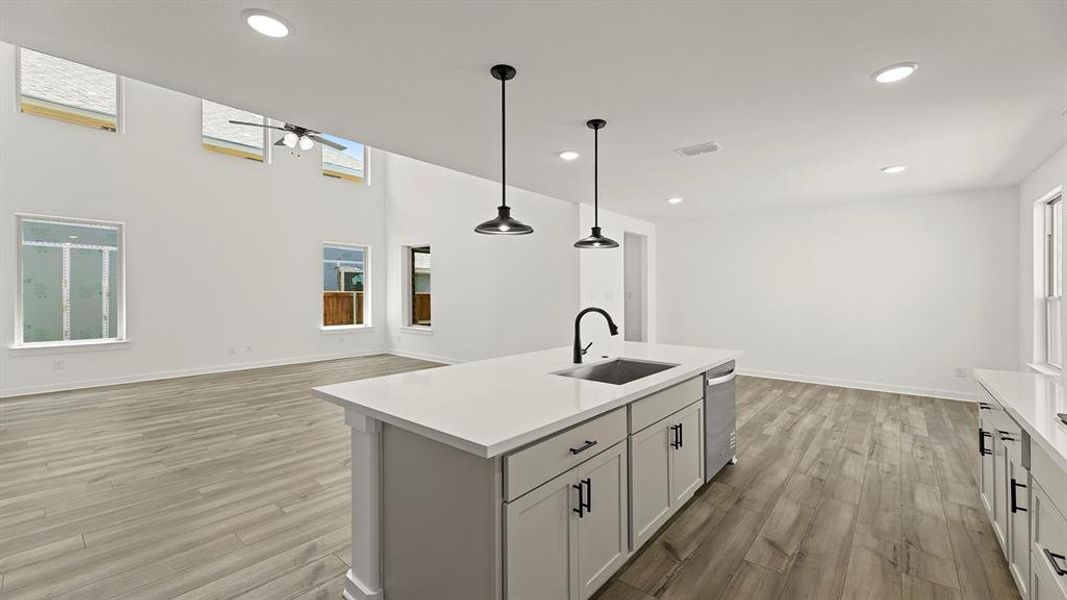 10. 1425 Clare - Kitchen (3)