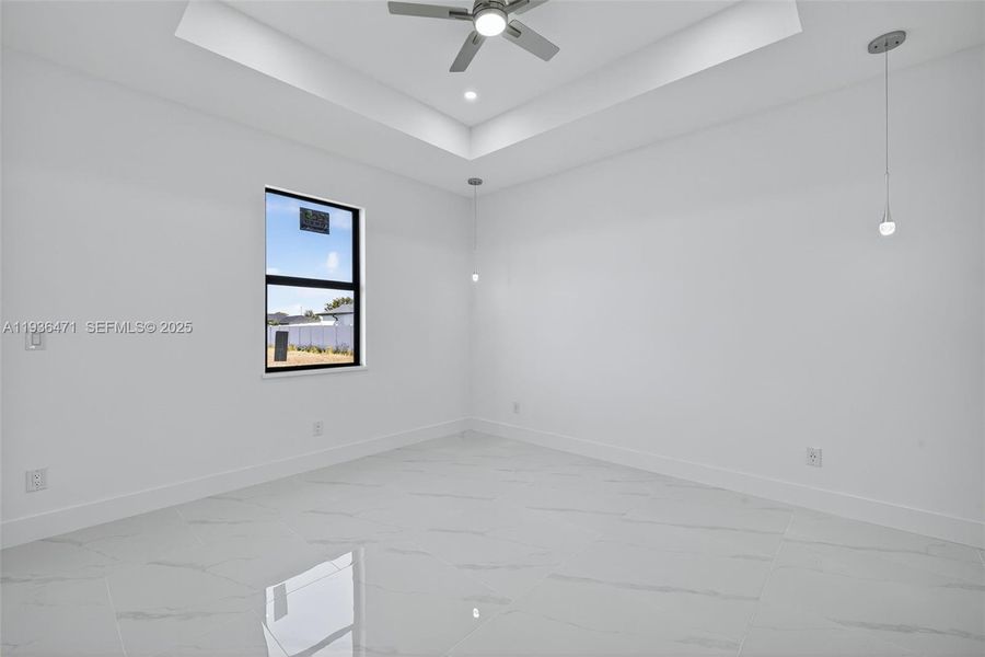 Spacious, unfurnished interior of a new home in , Cape Coral (Image 16).
