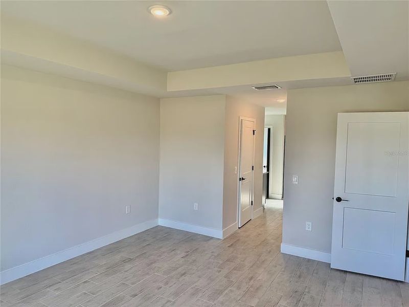 Spacious, unfurnished interior of a new home in South Gulf Cove, Port Charlotte (Image 21).