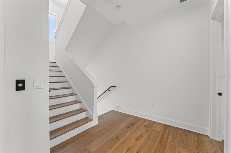 Spacious, unfurnished interior of a new home in , Tampa (Image 41).