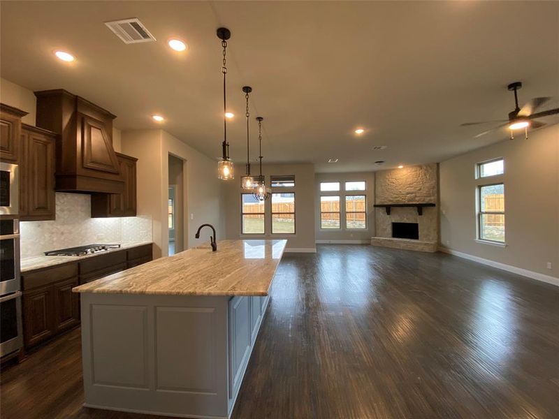 Warm & inviting kitchen to host friends & family.