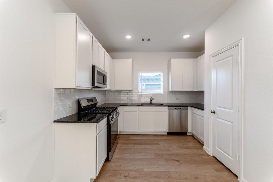 Furnished interior view inside a new home in Caney Mills, Conroe (Image 8).