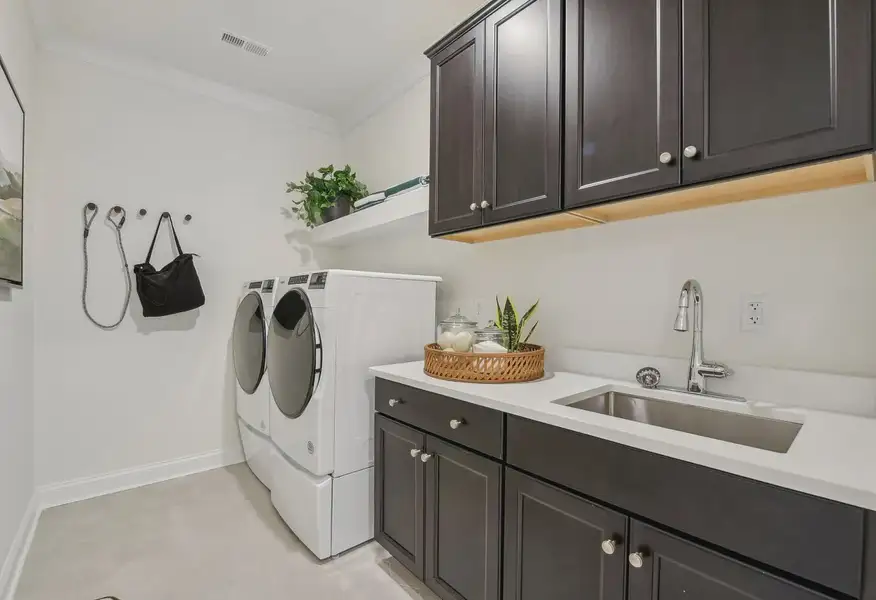 Logan Model Laundry, Windell Woods - 4 of 15