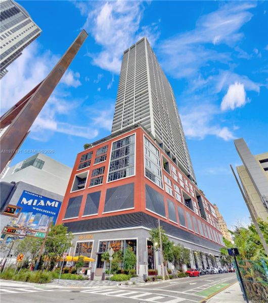 Condo located in Miami, FL showcasing its design and architecture (Image 28). Condo located in Miami, FL showcasing its design and architecture (Image 28).