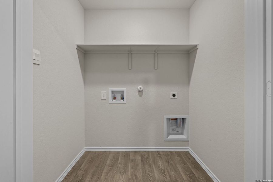 Spacious, unfurnished interior of a new home in Navarro Fields, Seguin (Image 11).