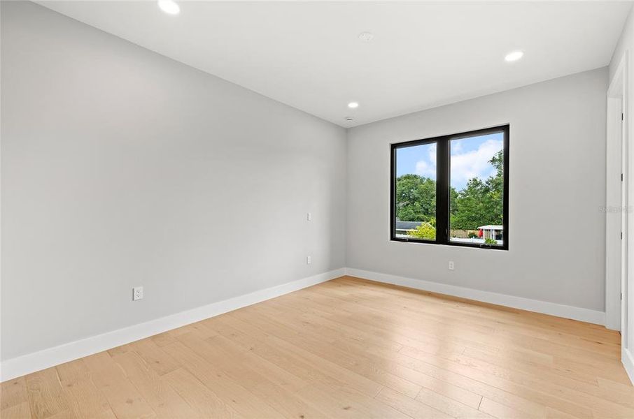 Spacious, unfurnished interior of a new home in , Orlando (Image 29).