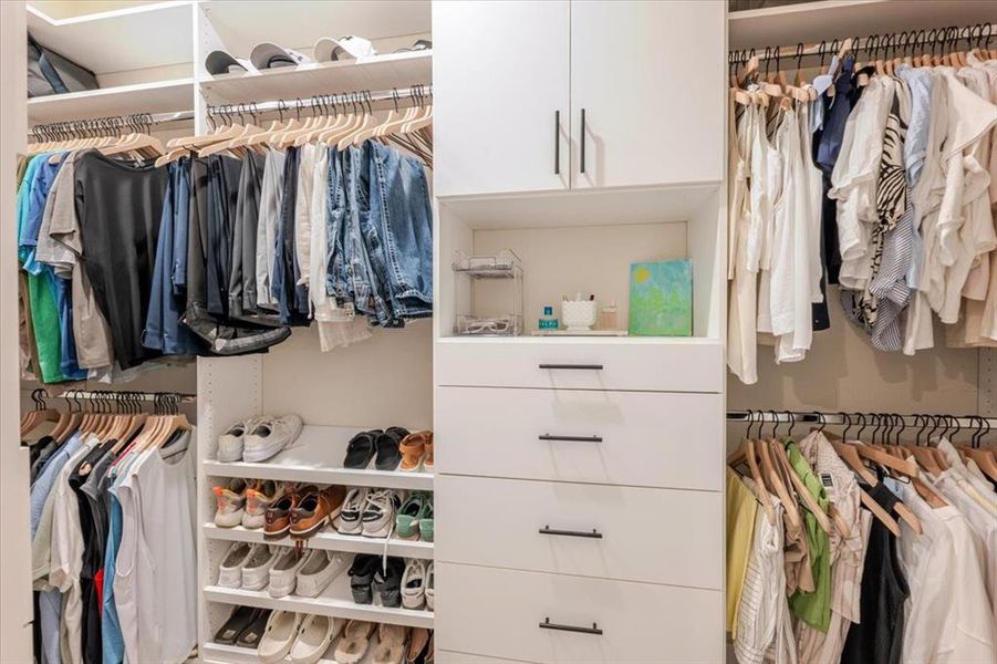 Close-up of interior finishes inside a home in Azle Grove, Azle (Image 22).