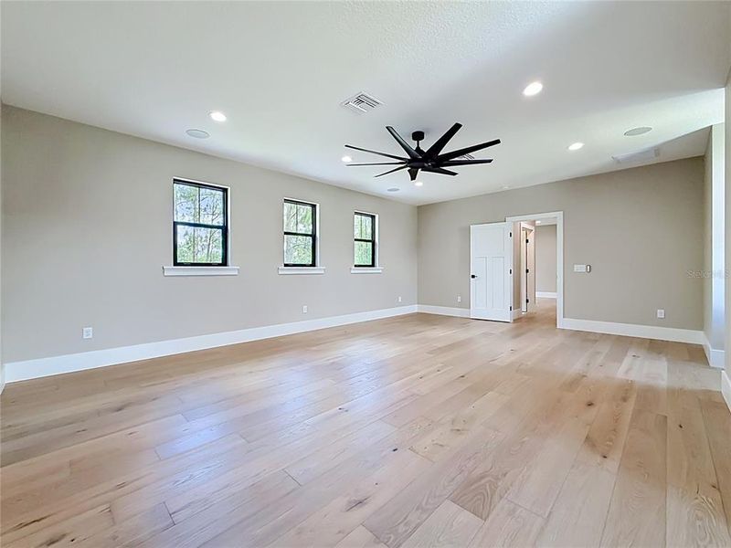 Spacious, unfurnished interior of a new home in , Howey-in-the-Hills (Image 43).