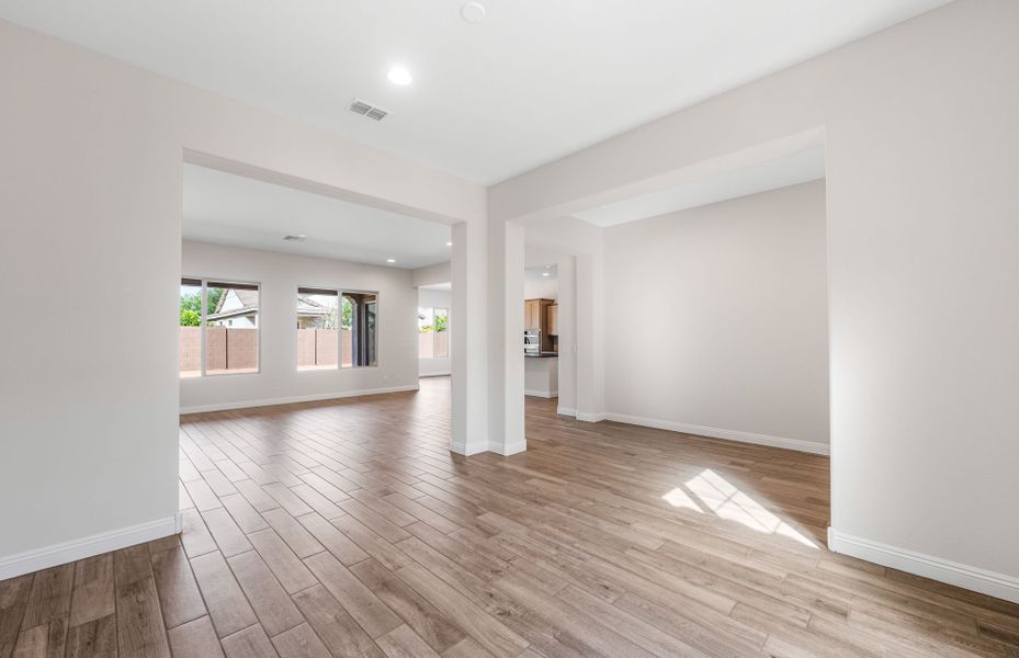 Spacious, unfurnished interior of a new home in Artisan at Asante, Surprise (Image 19). Spacious, unfurnished interior of a new home in Artisan at Asante, Surprise (Image 19).
