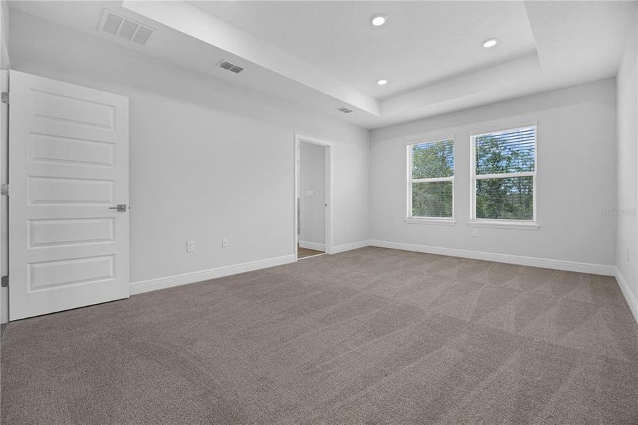 Spacious, unfurnished interior of a new home in Waterleigh, Winter Garden (Image 19).