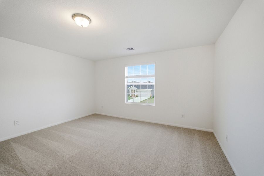 Spacious, unfurnished interior of a new home in Caney Mills, Conroe (Image 38).