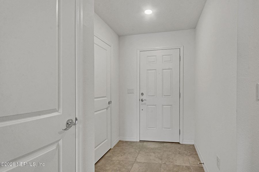 Spacious, unfurnished interior of a new home in , Jacksonville (Image 20).