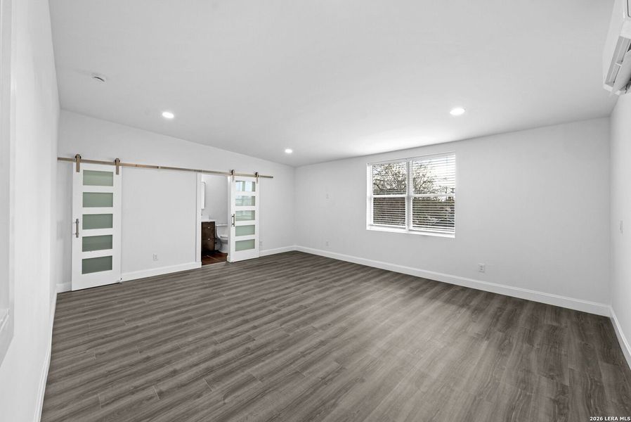 Spacious, unfurnished interior of a new home in , San Antonio (Image 39).