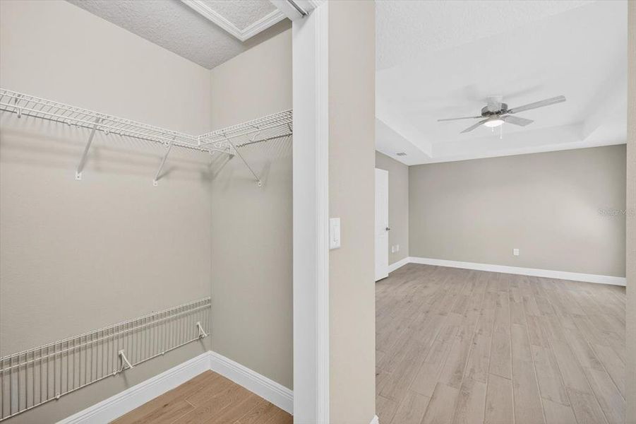 Spacious, unfurnished interior of a new home in , Weeki Wachee (Image 27).