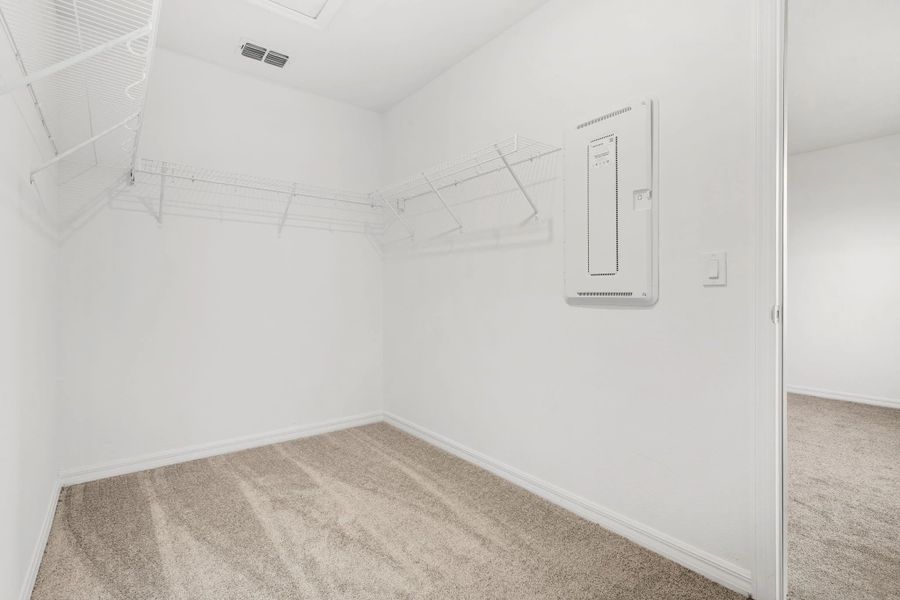Spacious, unfurnished interior of a new home in Catamaran Cove, Rockledge (Image 27).