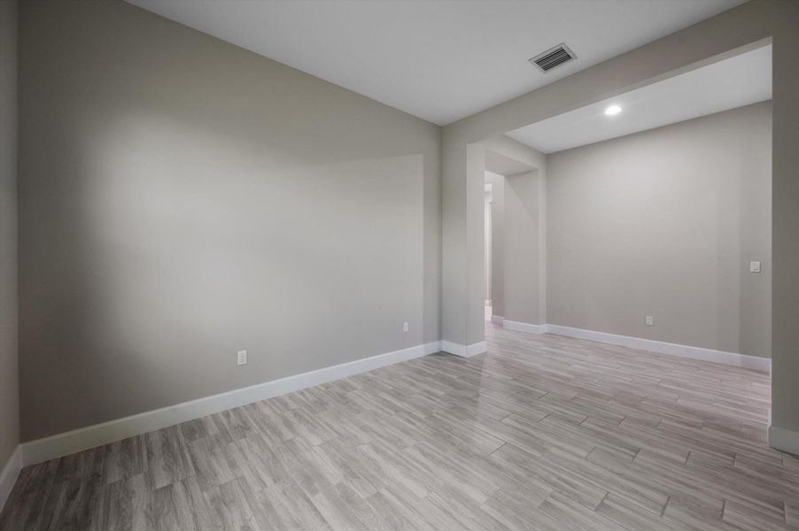 Spacious, unfurnished interior of a new home in , Westlake (Image 53).