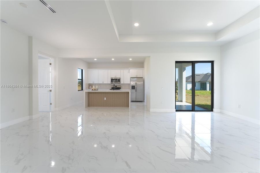 Spacious, unfurnished interior of a new home in , Cape Coral (Image 17).