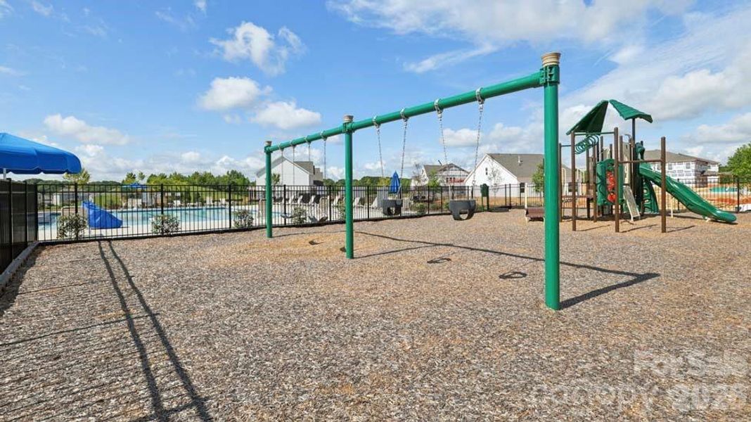 Community amenities in Sylvan Creek, Denver (Image 28). Community amenities in Sylvan Creek, Denver (Image 28).