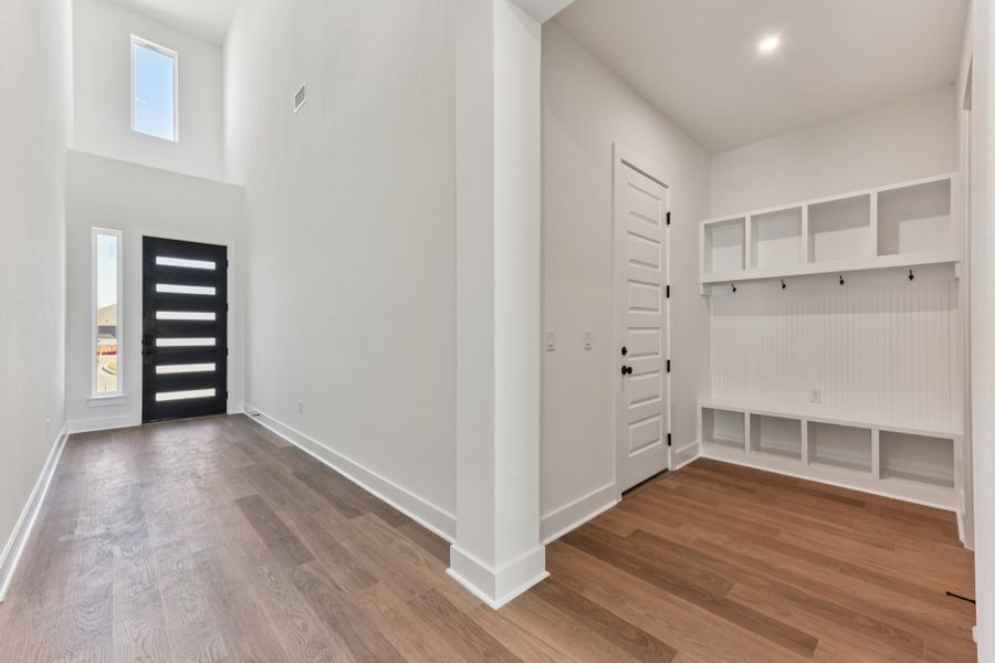 5 web or mls Robin Trail S0401 005