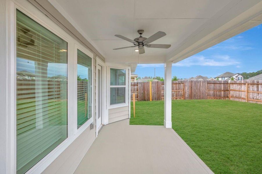 Exterior details and patio area of a home in Ambrose, La Marque (Image 3).