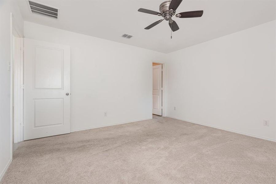 Spacious, unfurnished interior of a new home in , Princeton (Image 37).