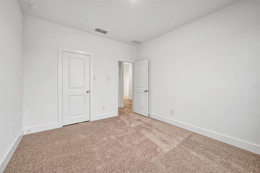 Spacious, unfurnished interior of a new home in Lily Creek at Sutton Fields, Aubrey (Image 25).