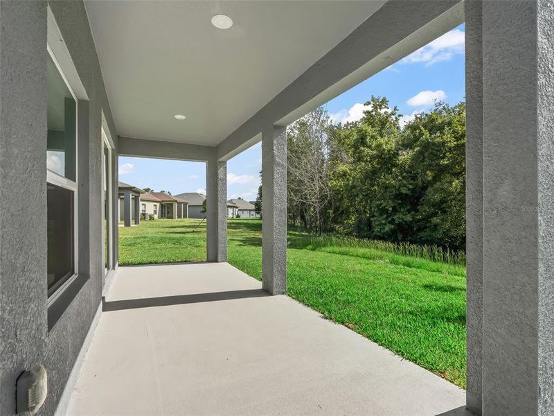 Exterior details and patio area of a home in Juliette Falls, Dunnellon (Image 3).