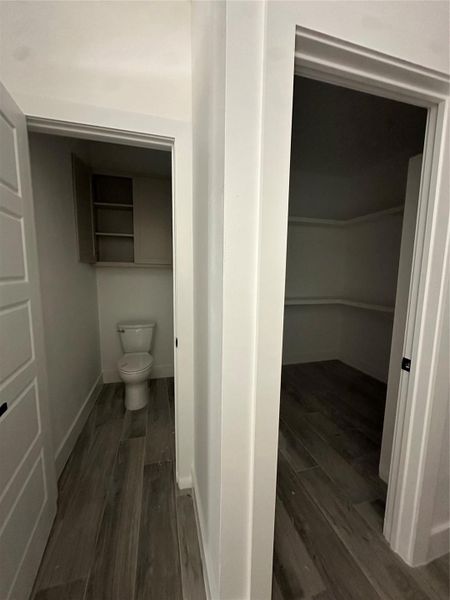 Spacious, unfurnished interior of a new home in , Clute (Image 4).