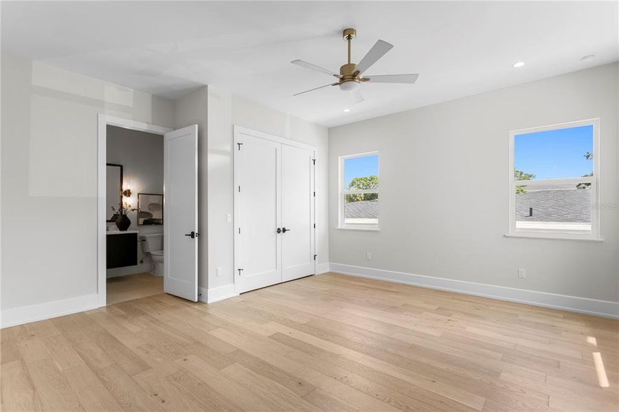Spacious, unfurnished interior of a new home in , Tampa (Image 25).